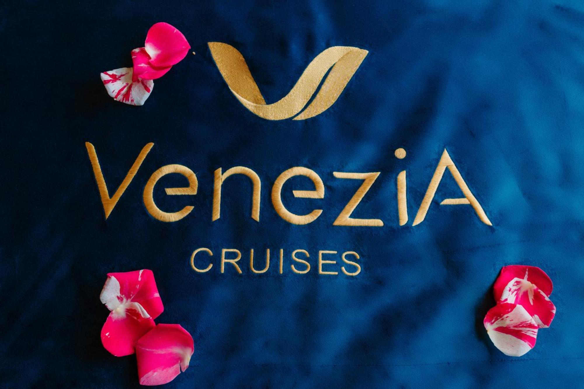 Готель Venezia Boutique Cruises - Catba Island Chan Chau Екстер'єр фото